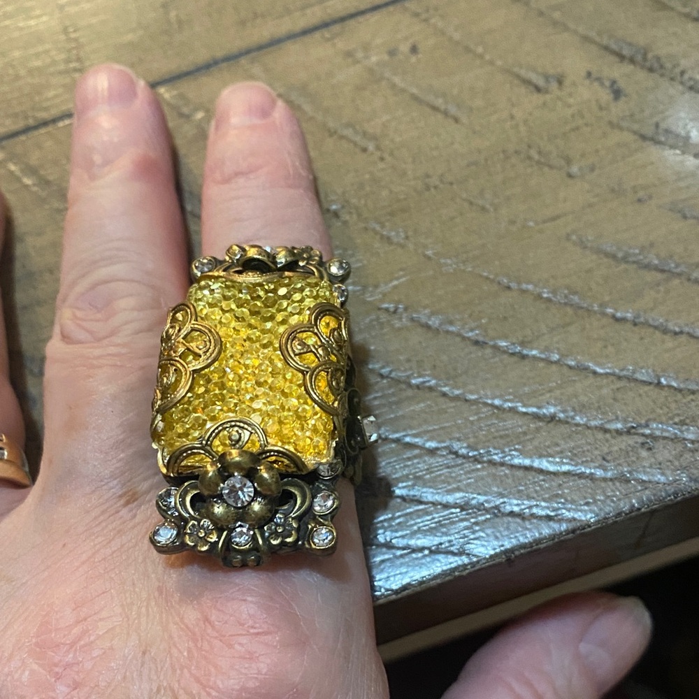 Elegant Yellow Crystal Ring - Picture 7 of 7